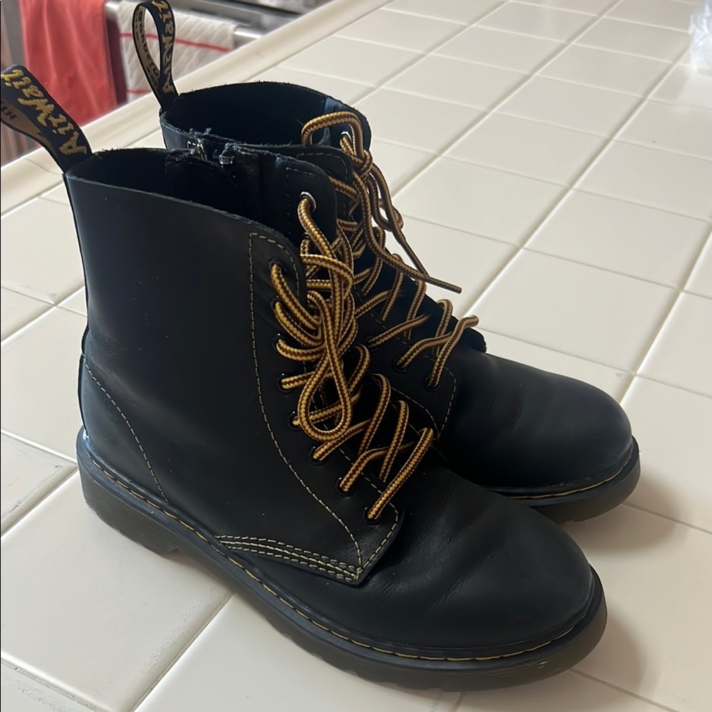 Dr. Martens Kids Black Leather Lace-Up Boots - Picture 7 of 11